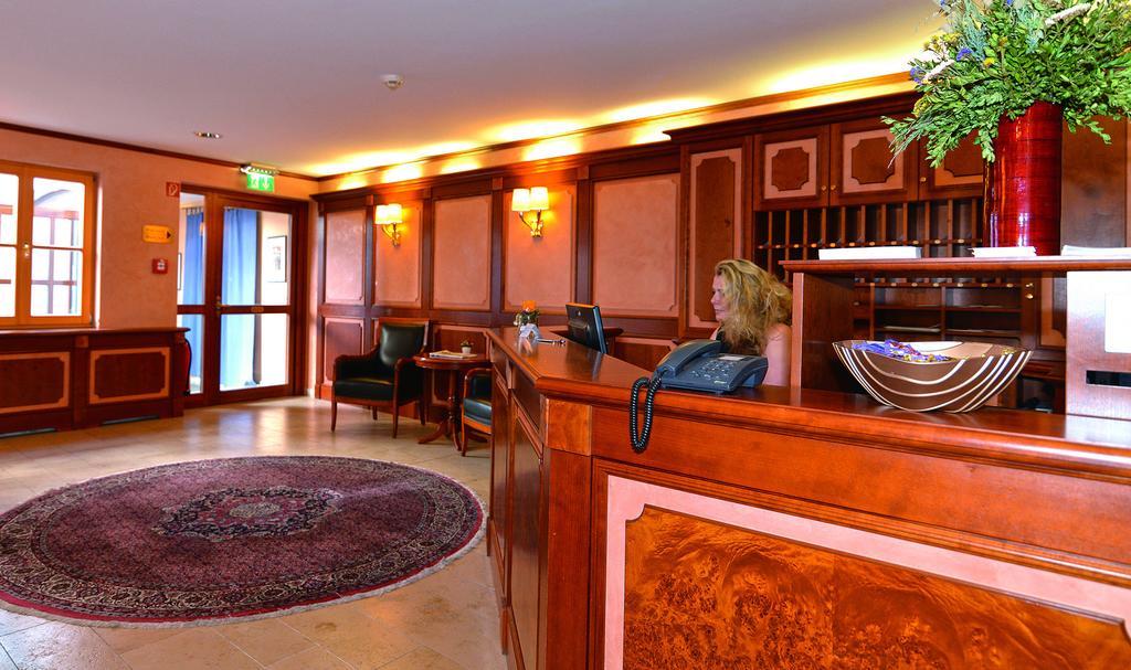 Altstadthotel Braeuwirt 魏登 外观 照片