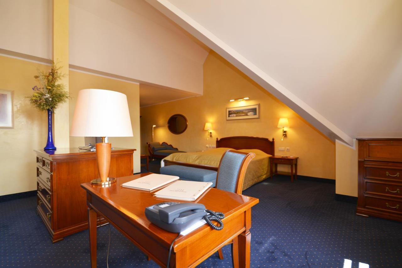 Altstadthotel Braeuwirt 魏登 外观 照片