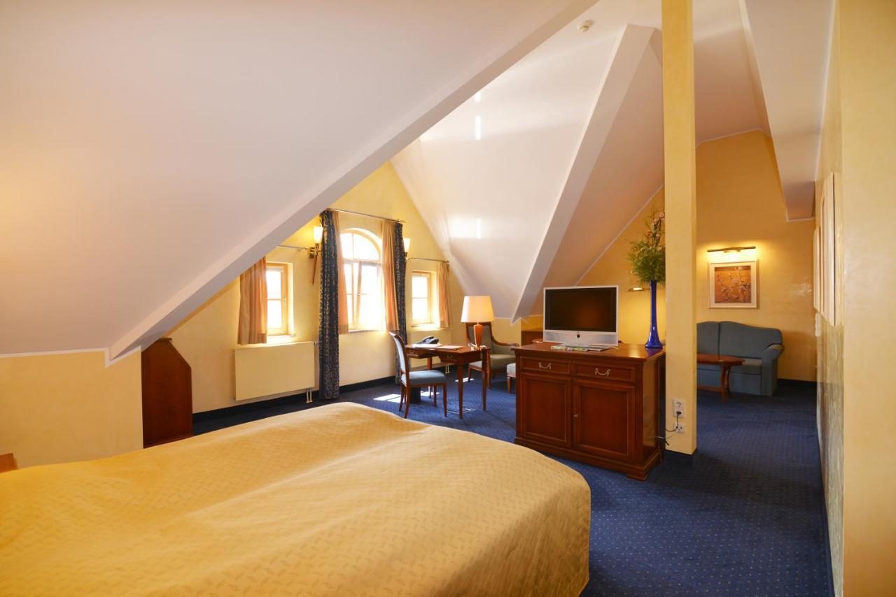 Altstadthotel Braeuwirt 魏登 外观 照片